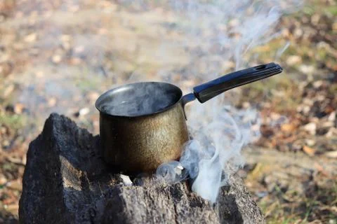 Boiling water on the fire Stockfoto's