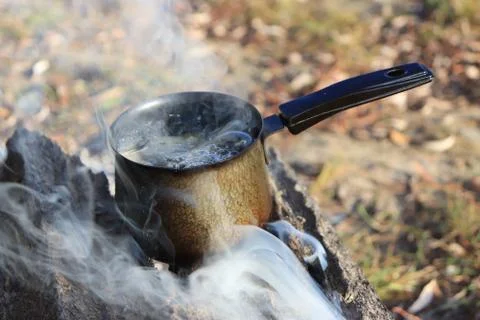 Boiling water on the fire Stockfoto's