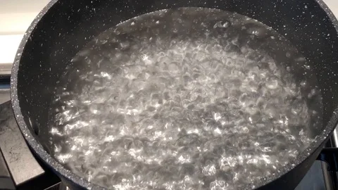 Boiling water 库存影片 111307919