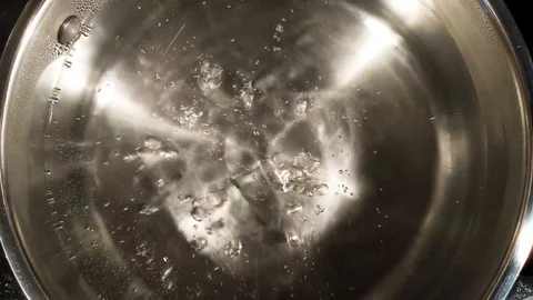 Boiling Water For A Meal 動画素材 93190997