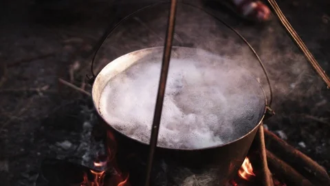 Boiling water in a pot at the fire Video stock 94835870