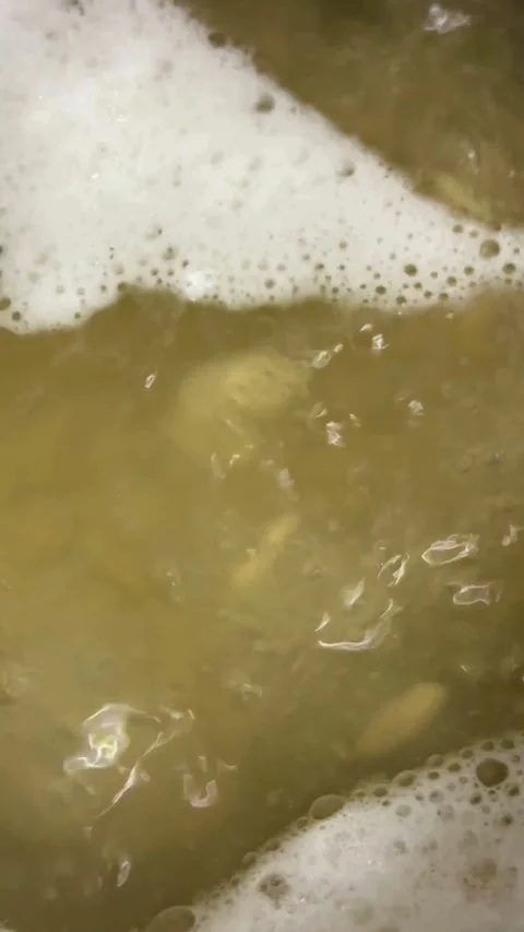 Boiling white beans in a pot of hot water Video stock 331975868
