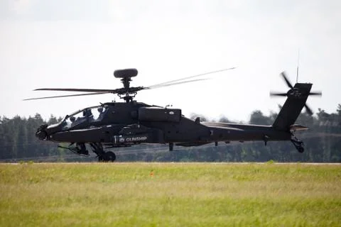 Boing AH-64 Apache flights on airport Foto stock