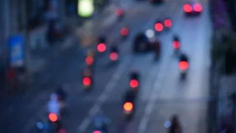 Bokeh abstract blurred background festive traffic yellow orange green red lights Vidéo 122512675