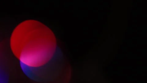 Bokeh of blue and red light in the darkness on the left Vidéo 309585070