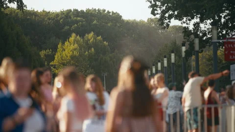 Bokeh blurred people crowd walking busy street crowded sidewalk urban background Vídeo Stock 282440754