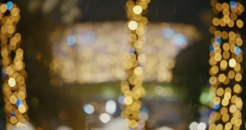 Bokeh with colored hoops in the snow-covered park during the Christmas holidays. Stock Footage 314635040
