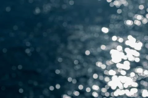 Bokeh effect.The bokeh of the lens from the surface of the water shimmering i Stock Photos
