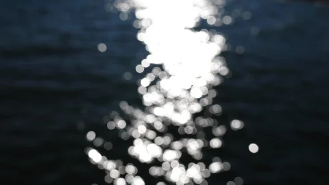 Bokeh lights on water Stockbeeldmateriaal 93007919