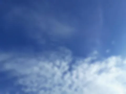 Bokeh white clouds, blue sky, the azure stratosphere, and spindrift. Foto stock