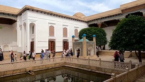 Bolo Hauz mosque courtyard with reflection in water reservoir, Bukhara Stock Footage 335945891