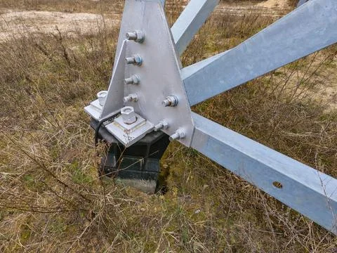 Bolting of the electrical support structure Foto stock