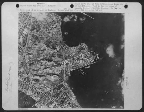 Bomb plot of an attack on Kowloon, China. 308th Bomb Group. Copyright: xpi... Fotos de archivo