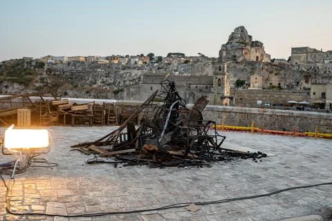 A Bond 25, Scenography elements used for explosion and fire scenes from the m Stockfoto's