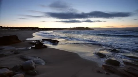 Bondi beach sunrise in time lapse 4k movie crazy waves on sand. Stock Footage 136634435