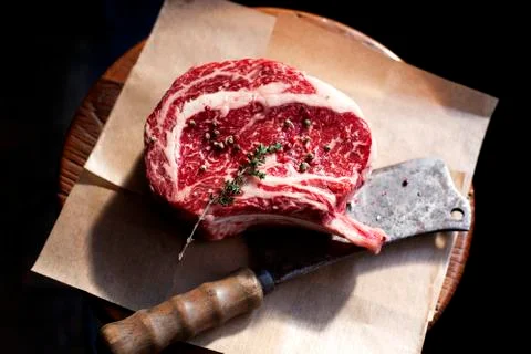 Bone In Rib Eye row Steak and knife Stock Photos