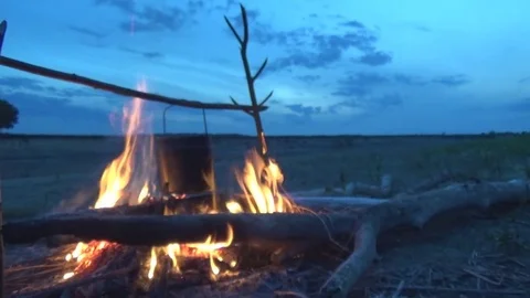 Bonfire on the bank of the river before dawn 스톡 동영상 76967006