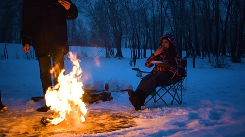 Bonfire on the beach at sunset Vídeos de archivo 87290747
