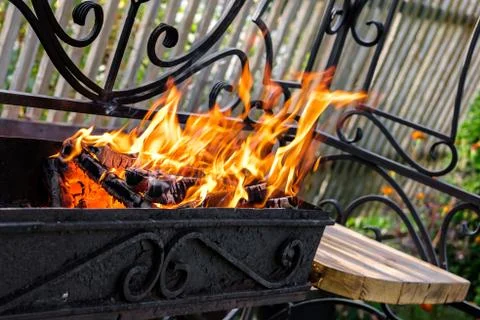 A bonfire is burning in the grill. Foto stock
