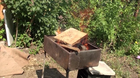 Bonfire in a grill Video stock 106280700