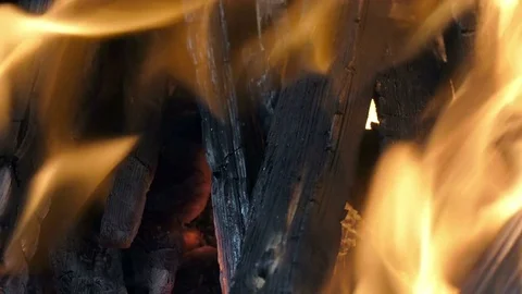 Bonfire at night Stockbeeldmateriaal 72106204