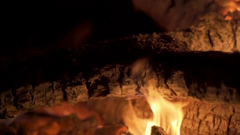 Bonfire at night, slide movement. 4K Видео 131636614
