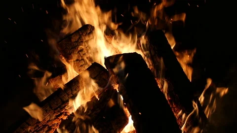 Bonfire in slow motion 4K 2 動画素材 148000353
