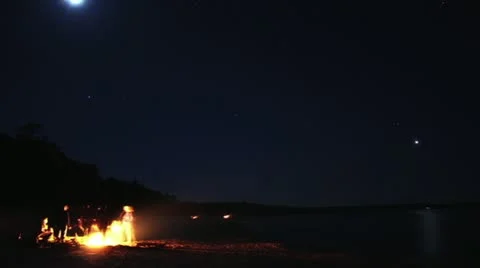 Bonfire under the stars Vídeo Stock 22011643