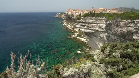 Bonifacio perched on its scenographic cliffs on a sunny summer day. Corse, Franc 스톡 동영상 217394959