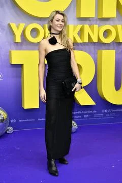  Bonita Lubliner bei der Premiere des Kinofilms Girl You Know It s True im... Stock Photos
