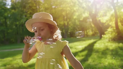 Booblles slow Stock-Footage 182490407