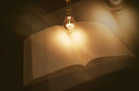 Book and light bulb 스톡 사진