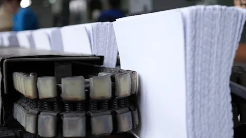 Book blocks without covers move along a conveyor belt on a typography. Stock-Footage 98116197