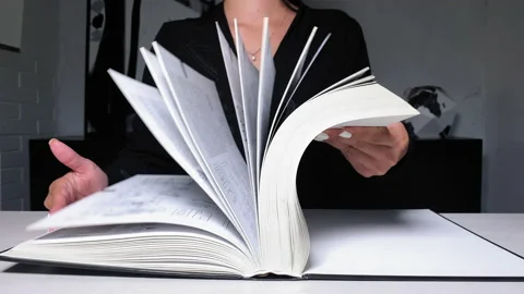 Book pages turning in slow motion 스톡 동영상 199398249