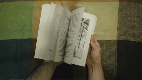 Book slowmotion 動画素材 168493708