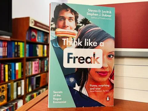 Book "Think Like a Freak" on a shelf in a library setting Stock Photos