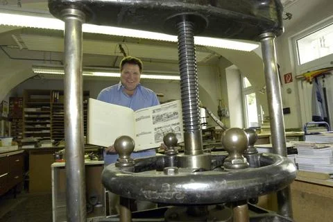  bookbinding, the craft and the process of physically assembling a book bo... Stock Photos