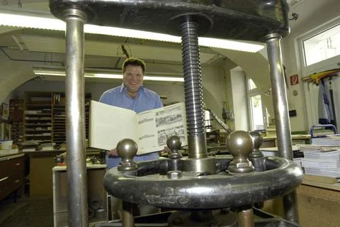  bookbinding, the craft and the process of physically assembling a book bo... Stock Photos