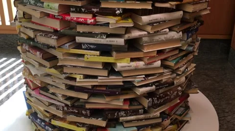 Books column front Vidéo 63334509