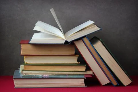 Books on the table Stock-Fotos