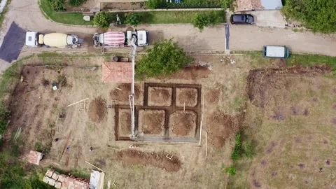 Boom pump delivers ready mixed concrete to building plot aerial top down Vídeos de archivo 250125434