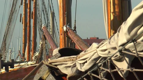 The boom of the schooner sways from the waves. Sailing schooner at the pier. Stock Footage 105053239