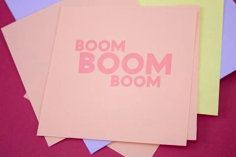 Boom. Text on adhesive note paper. Event, celebration reminder message. Foto stock