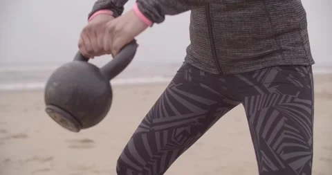 Bootcamp workout on the beach Video stock 148330892