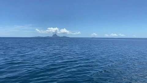 Bora Bora island view from Tahaa lagoon Видео 344477631