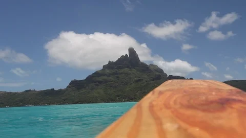 Bora Bora - Sailing by Island Mountain Vídeo Stock 103334302