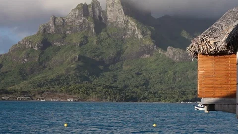 Bora Bora - Sailing by Mountain Vídeo Stock 103333652