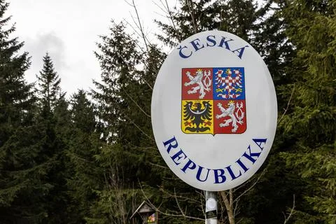 Border between Czech Republic, a border post in the eastern Sudetes near Mo.. Fotos de archivo