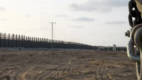 Border between Gaza to Egypt during Israel–Hamas war 動画素材 277884941