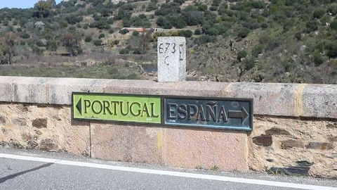 Border between Portugal and Spain Video stock 107101087